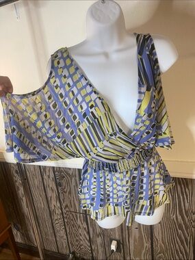 bebe Blue and Yellow Geometric Mesh Cold Shoulder Peplum Blouse